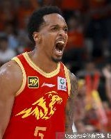 攻坚利器！小巴里-布朗半场13中9轰下24分3板4助2断 三分5中3