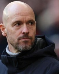 九游娱乐体育-英媒：滕哈赫要求全队沉默，聆听利物浦疯狂庆祝