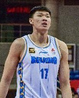 九游娱乐官网-范子铭昨日发烧&amp;吃药后有所好转 今晚他将带病出战