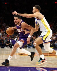 九游娱乐app-布克在720场或更少比赛内至少17000分1500三分 历史第三&amp;比肩库表