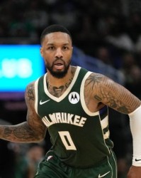 NBA最新交易！Shams：雄鹿通过延伸条款裁掉利拉德，以此来签约球员特纳