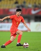 九游娱乐官网-媒体人：03-04年龄段、05-06年龄段最好的中场组织者是陈泽仕