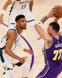 九游游戏娱乐平台-NBA截止日汇总！字母哥留队，祖巴茨加盟步行者，湖人计划曝光