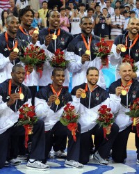 九游娱乐app-勒布朗与保罗以现役之姿入选名人堂 缔造NBA历史新篇章